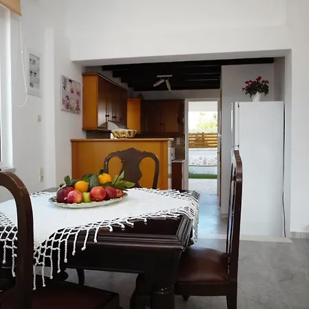 Evas House 7 Mins Walk To Beach Σπίτι διακοπών *