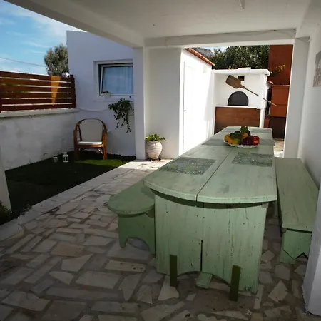 Evas House 7 Mins Walk To Beach *